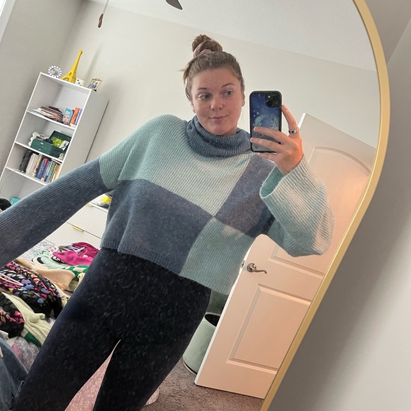 Wild Fable Blue Cropped Colorblock Turtleneck Sweater - Picture 5 of 6
